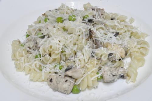 Jak uvařit zapečené kuřecí maso se sýrem a těstovinami ? Snadné recept, připravený za 45 - 60 minut